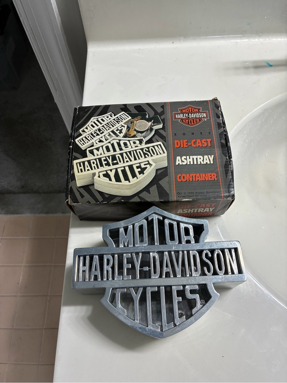 New In Box Harley-Davidson Silver Die-Cast Logo Ashtray
